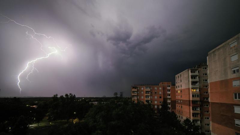 Félelmetes vihar zúdult Pápára – A polgármester saját szemével értékelte a pusztítás mértékét.