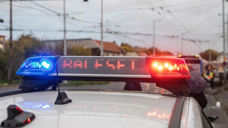 Kamionnal ütközött egy gépjármű a 4-es főúton!