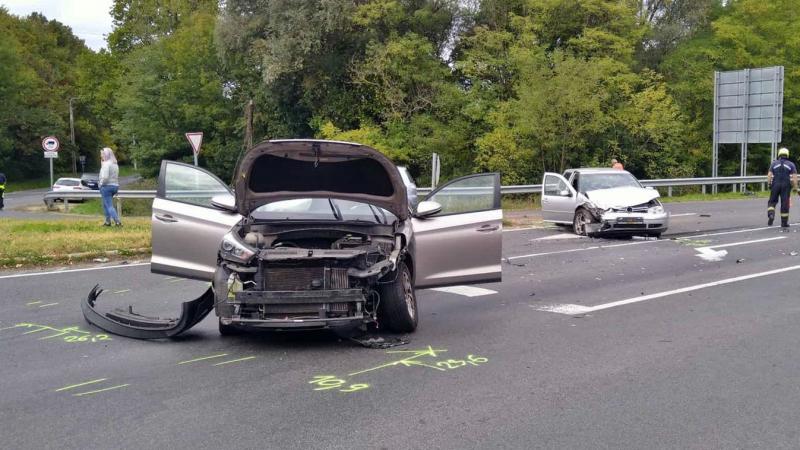 Száguldó rolleresek, árokba borult járművek és balesetek sorozata – ez jellemezte a múlt hetet Zalában. A helyi utakon történt incidensek figyelmeztetnek a közlekedési biztonság fontosságára.