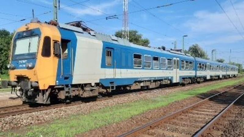 Kedves Szabolcsiak! Sajnálattal értesítünk benneteket, hogy a vonat nem fog elindulni, de ne csüggedjetek, mert pótlóbusz áll rendelkezésre!