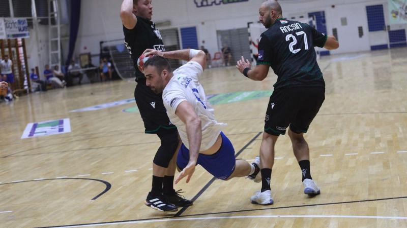 A komlói kapuk zárva maradnak, míg Mislenyben plüssfigurákra várnak.