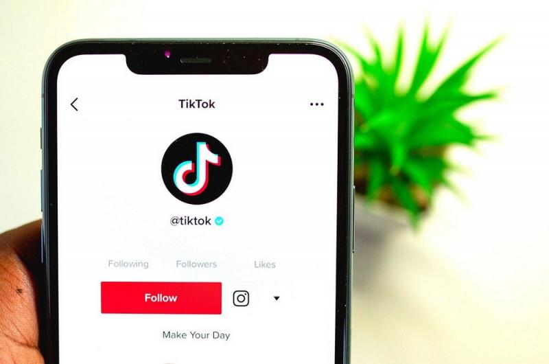 Elképesztő! A TikTok platformján terjedő veszélyes kihívások miatt egyre több fiatal kerül kórházi ellátásra.