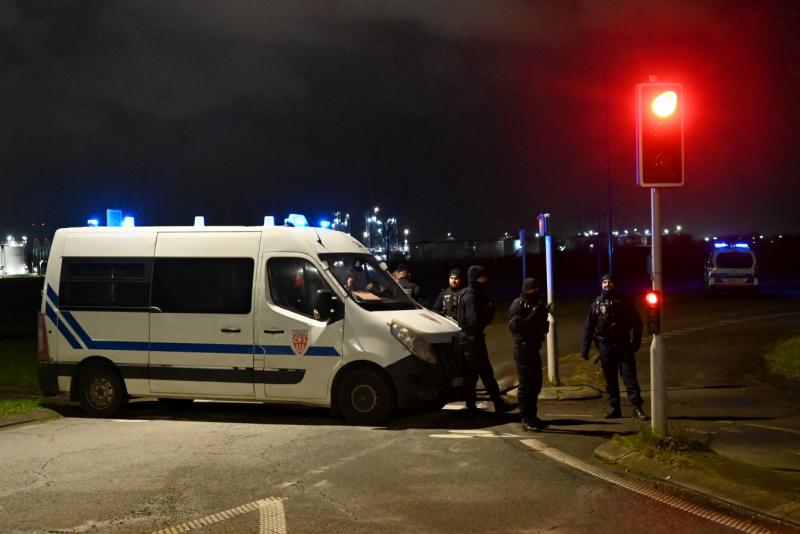 A francia rendőrség őrizetbe vett egy férfit, miután a szombati Dunkerque-i merényletsorozat következtében öt ember életét vesztette.