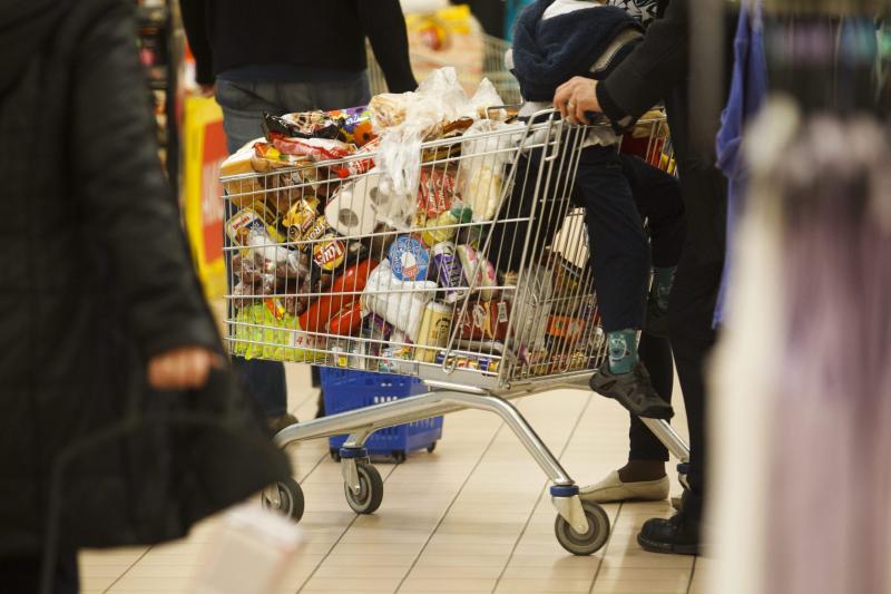 Fedezd fel velünk, hogyan működnek az üzletek a karácsonyi időszakban! Különleges nyitva tartásukkal várják a vásárlókat, így mindenki megtalálhatja a tökéletes ajándékokat az ünnepi készülődéshez. Tudd meg, mikor érdemes ellátogatni a kedvenc boltjaidba,