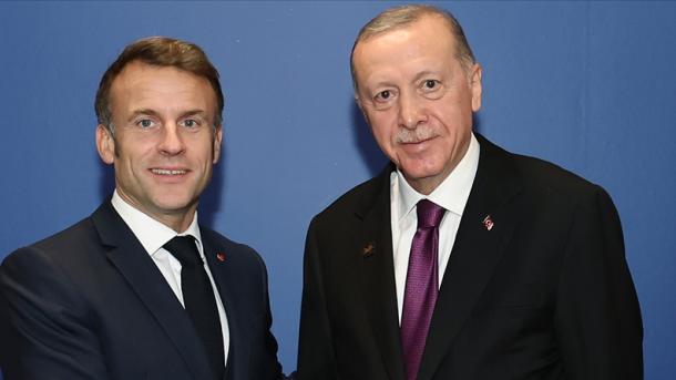 Erdoğan telefonon beszélgetett Macronnal | TRT Magyar