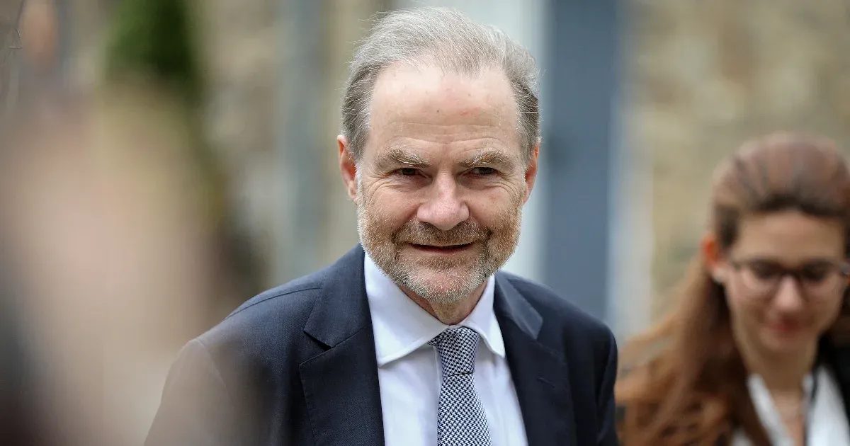 Timothy Garton Ash szerint a Nyugat geopolitikai értelemben mára elvesztette korábbi dominanciáját. A modern világpolitikai színpadán a Nyugat már nem az a meghatározó szereplő, amely egykoron volt, és a globális hatalmi egyensúly átalakulásával új kihívá