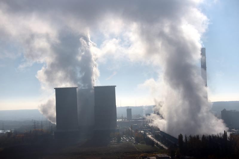 Az EU 2027-től tervezett klímavédelmi intézkedései várhatóan áremelkedést hoznak a benzinek, gázolajok és gázfűtés terén. A G7 hírportál szerint ez a lépés a környezeti fenntarthatóság érdekében született, azonban a fogyasztók számára várhatóan magasabb k