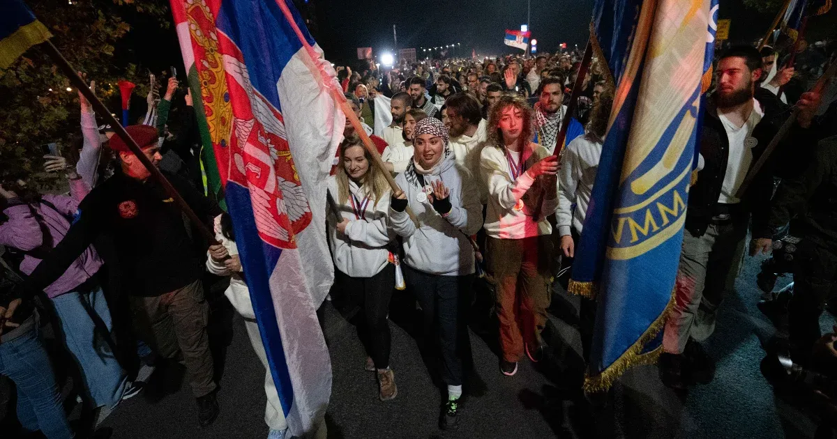 Hosszú órákon át tartó várakozás után a magyar diákokat fehérneműre vetkőztették, miközben a szerb határőrök visszafordították őket.