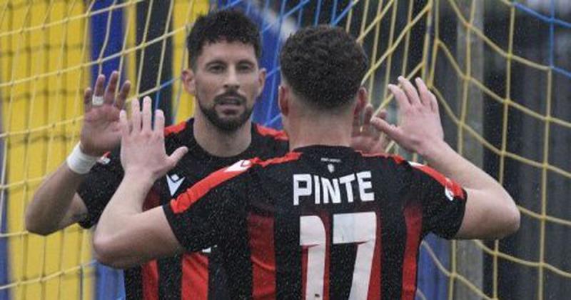 A Honvéd edzőmérkőzésén piros lapok hullottak, mint az őszi falevelek.